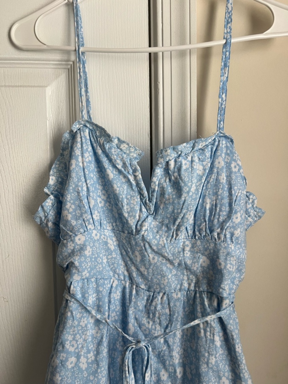 NWT Fashion Nova Blue Floral Tiered Ruffle Sleeveless Tie Waist Shorts Romper XL - Picture 6 of 11